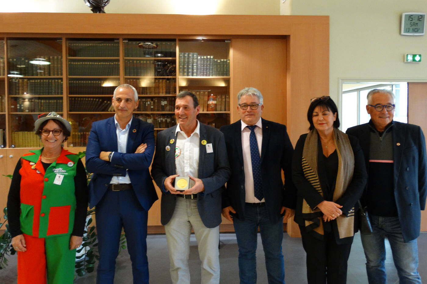 Gille Soyer reçoit la médaille de l'Assemblée Nationale