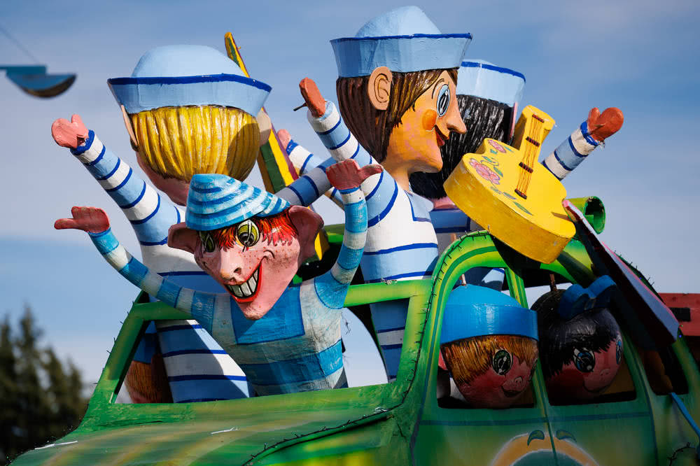 Il y a du monde le dimanche pour la parade du Carnaval 55
