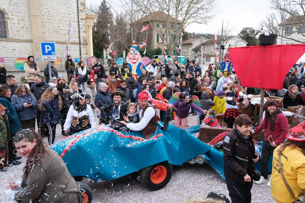 Des enfants, des groupes, des mini-chars pour le samedi du Carnaval 56