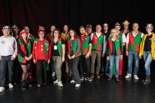 La photo de groupe du Comité des fêtes à la soirée d'ouverture du Carnaval 57